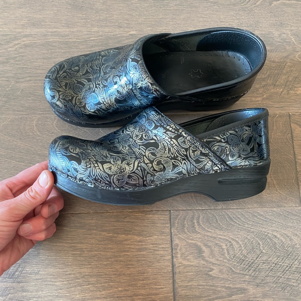 Dansko tooled embrossed floral black blue metallic professional woman’s … - Picture 5 of 12